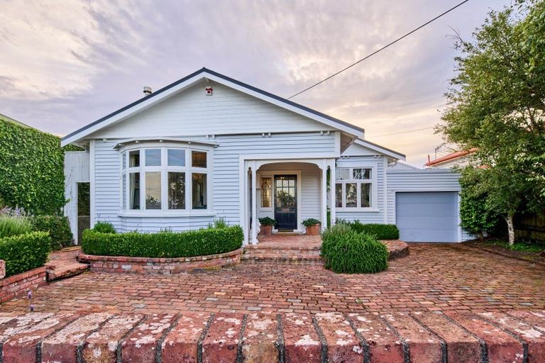 Photo of property in 18 Harbour View Road, Northland, Wellington, 6012