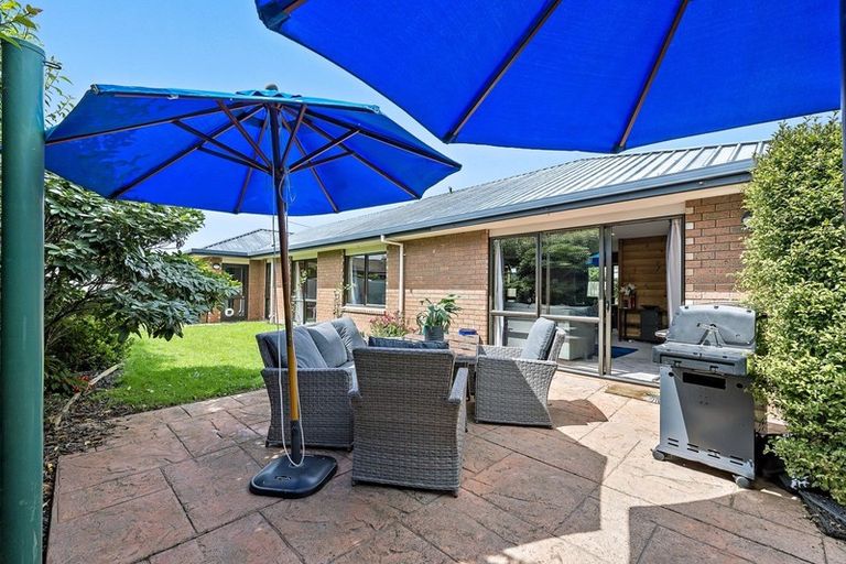 Photo of property in 98 Springs Road, Hornby, Christchurch, 8042