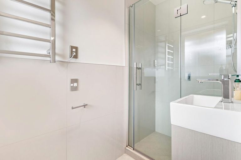 Photo of property in 73 Bordeaux Parade, Te Atatu South, Auckland, 0610