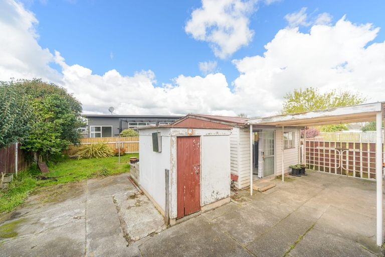 Photo of property in 60 Exeter Crescent, Takaro, Palmerston North, 4412