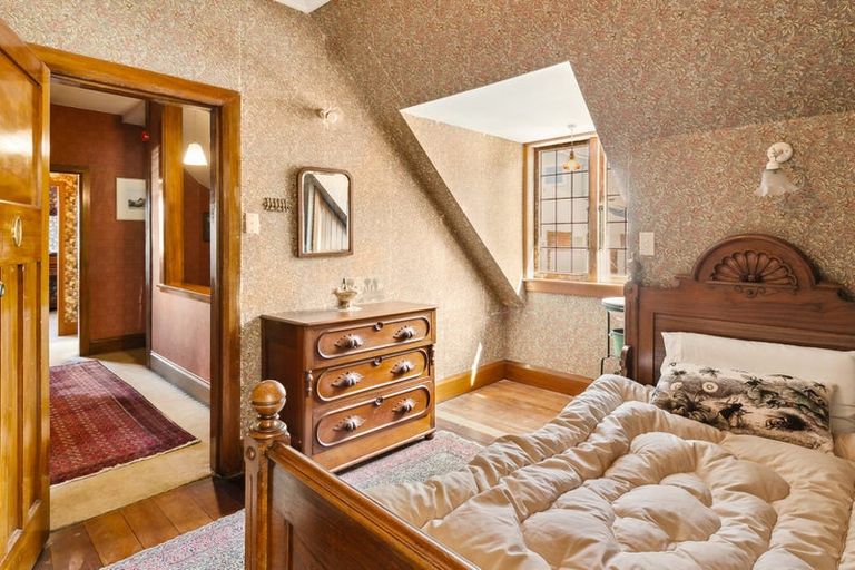 Photo of property in 1 Woodmancote Road, Khandallah, Wellington, 6035