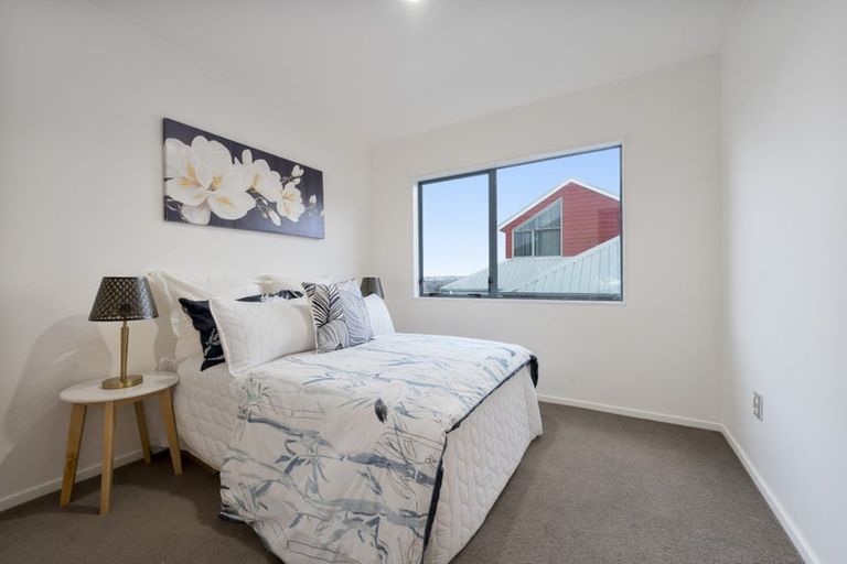 Photo of property in 30 Farquhar Road, Glendene, Auckland, 0602