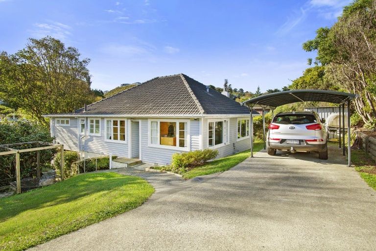 Photo of property in 247 Middleton Road, Glenside, Wellington, 6037