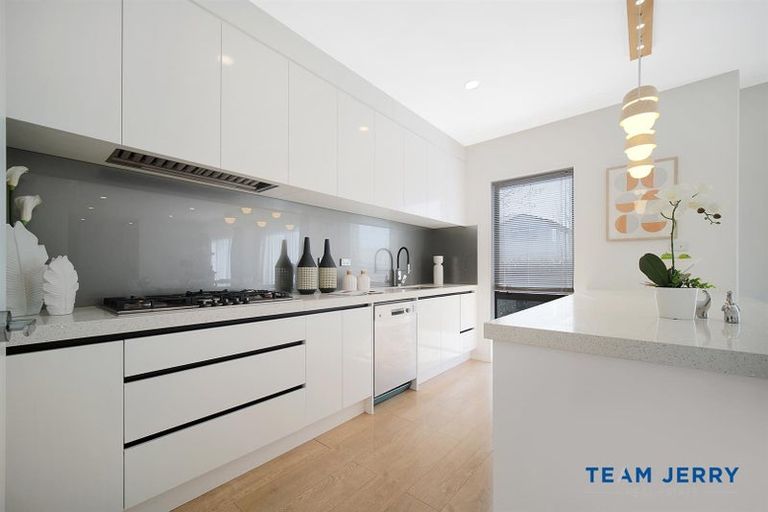 Photo of property in 76 Donegal Park Drive, Flat Bush, Auckland, 2019