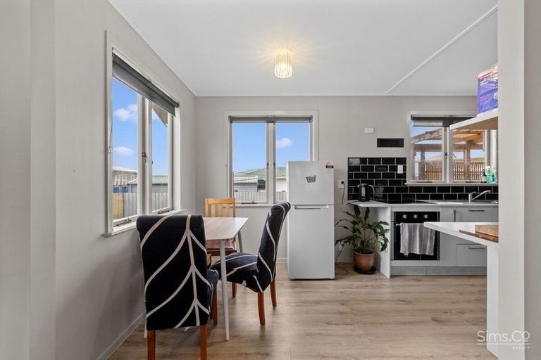 Photo of property in 4 Glenn Street, Castlecliff, Whanganui, 4501