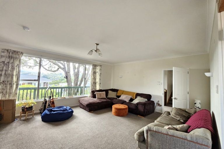 Photo of property in 42 Churton Drive, Churton Park, Wellington, 6037