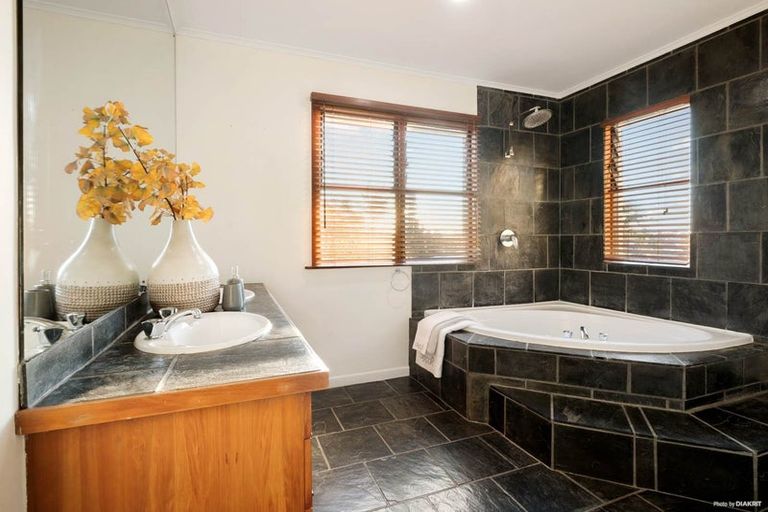 Photo of property in 1/65 Arran Road, Browns Bay, Auckland, 0630