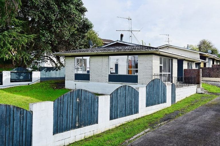 Photo of property in 106 Colwill Road, Massey, Auckland, 0614