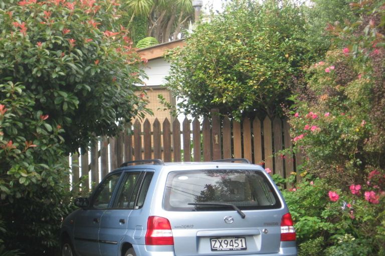 Photo of property in 1 Albemarle Road, Northland, Wellington, 6012