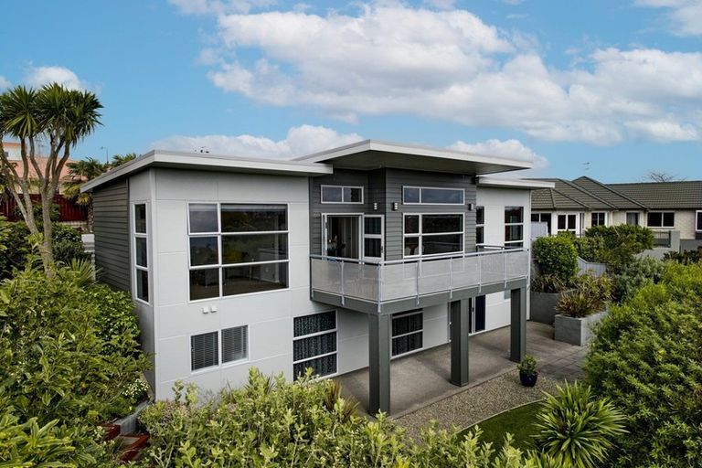 Photo of property in 12 Millennium Hill, Paraparaumu, 5032