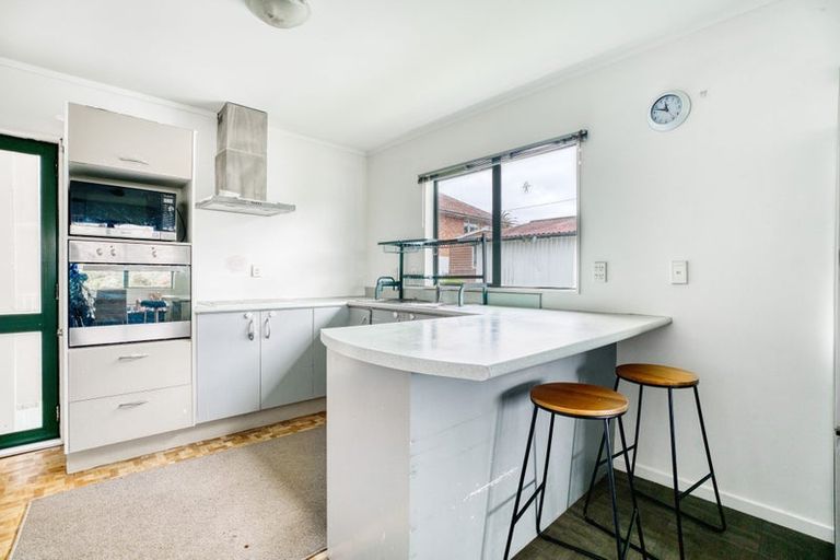 Photo of property in 3199 Great North Road, New Lynn, Auckland, 0600