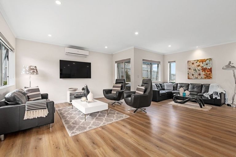 Photo of property in 16 Harvest Avenue, Orewa, 0931