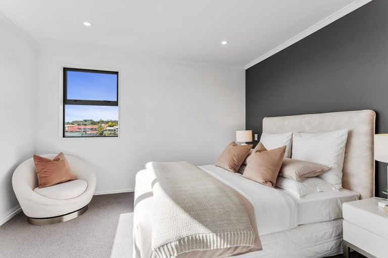 Photo of property in 24 Symes Drive, Red Beach, 0932