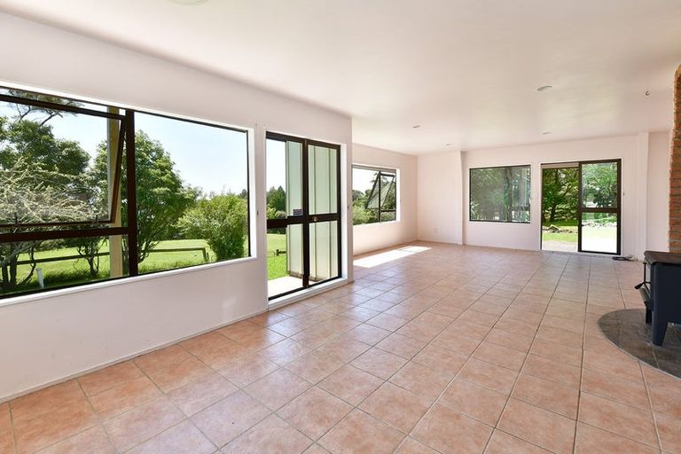 Photo of property in 379 Kiwitahi Road, Helensville, 0875