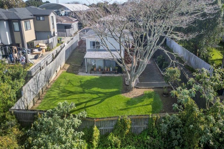 Photo of property in 12a Evans Road, Weymouth, Auckland, 2103