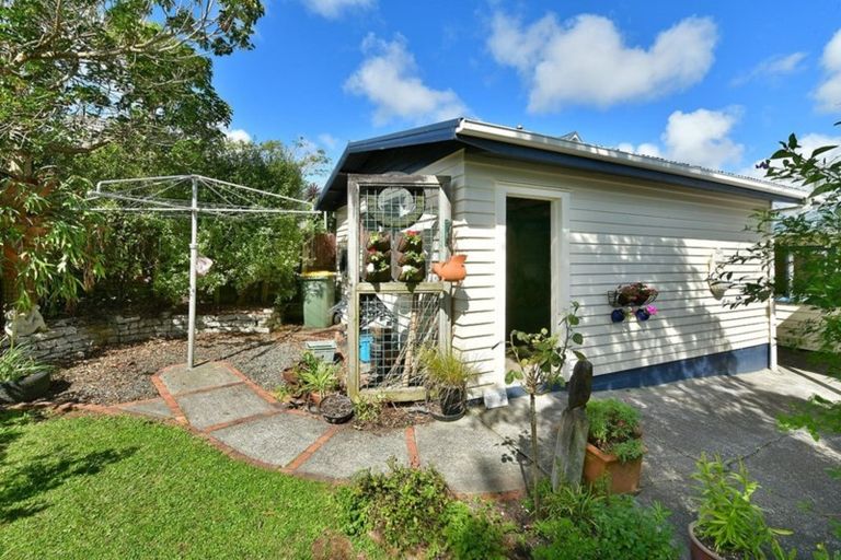 Photo of property in 28 Puriri Street, Helensville, 0800