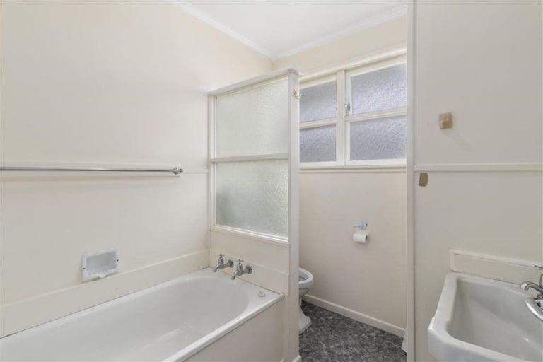 Photo of property in 71a Commercial Road, Helensville, 0800