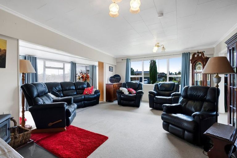 Photo of property in 40 Nevada Drive, Merrilands, New Plymouth, 4312