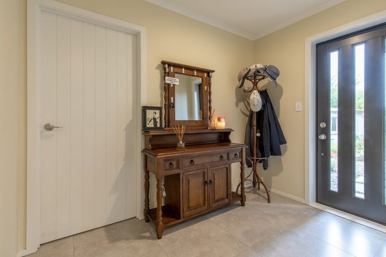 Photo of property in 11 Rathbone Street, Waipawa, 4210