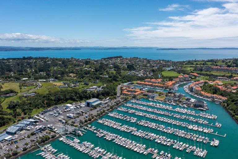 Photo of property in 3 Laguna Place, Matakatia, Whangaparaoa, 0930