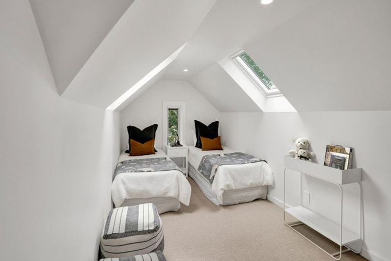 Photo of property in 10 Mangorei Road, Strandon, New Plymouth, 4312