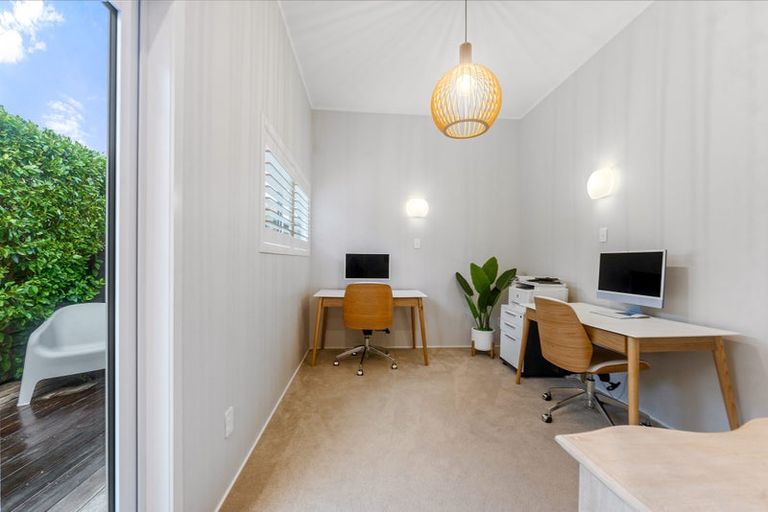 Photo of property in 26 Margaret Place, Milford, Auckland, 0620