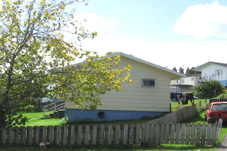 Photo of property in 49 Cedar Heights Avenue, Massey, Auckland, 0614