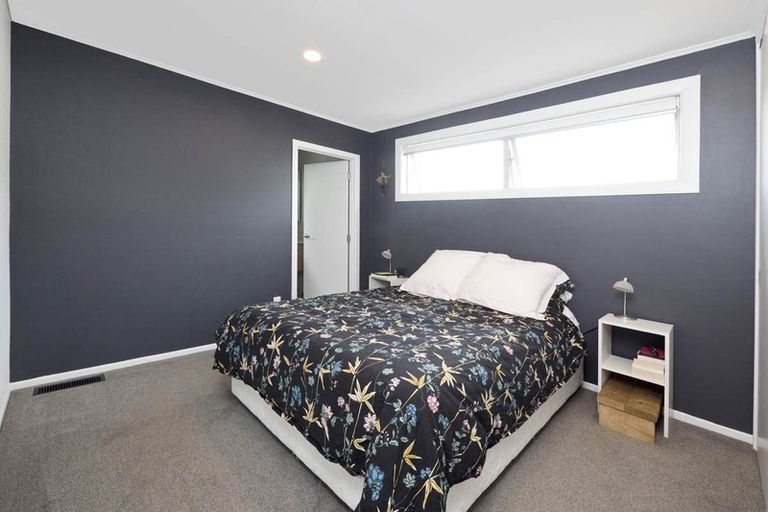 Photo of property in 9 Wharf Road, Te Atatu Peninsula, Auckland, 0610