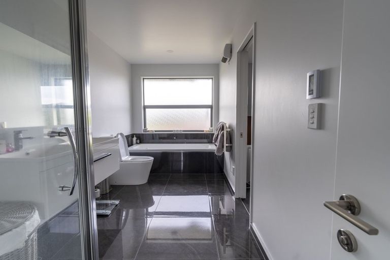 Photo of property in 12 Robalan Close, Halswell, Christchurch, 8025