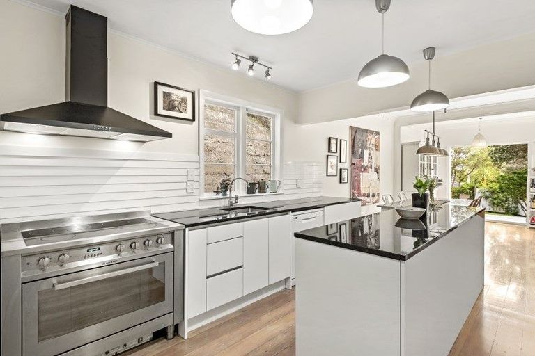 Photo of property in 100 Barnard Street, Wadestown, Wellington, 6012