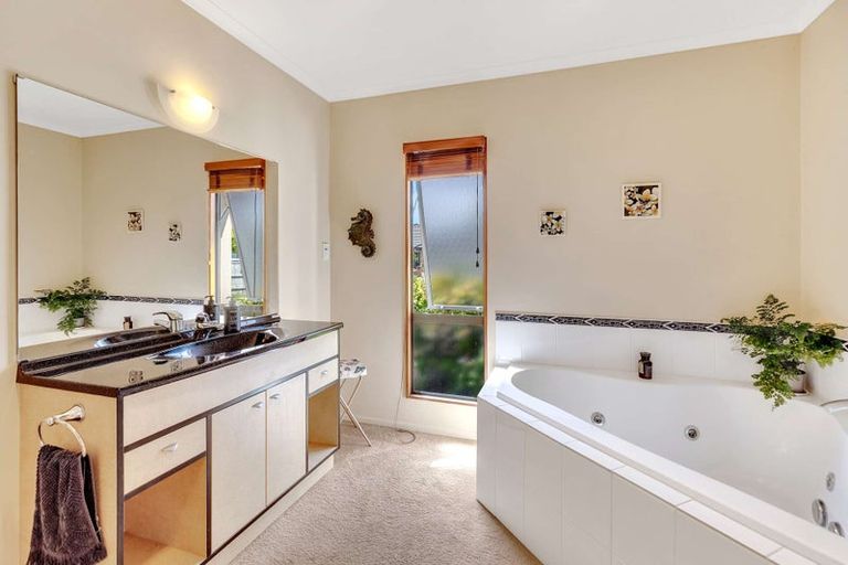 Photo of property in 44 Easton Way, Levin, 5510