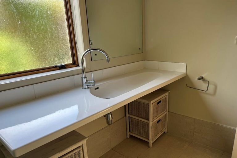 Photo of property in 15 Sunnynook Road, Forrest Hill, Auckland, 0620