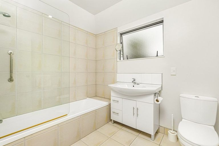 Photo of property in 2/28 Holiday Road, Stanmore Bay, Whangaparaoa, 0932