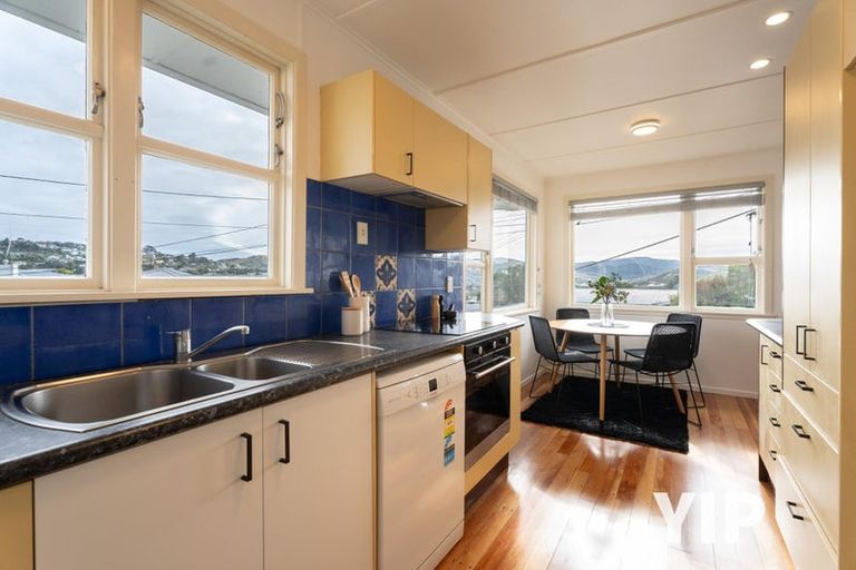 Photo of property in 1 Beazley Avenue, Paparangi, Wellington, 6037