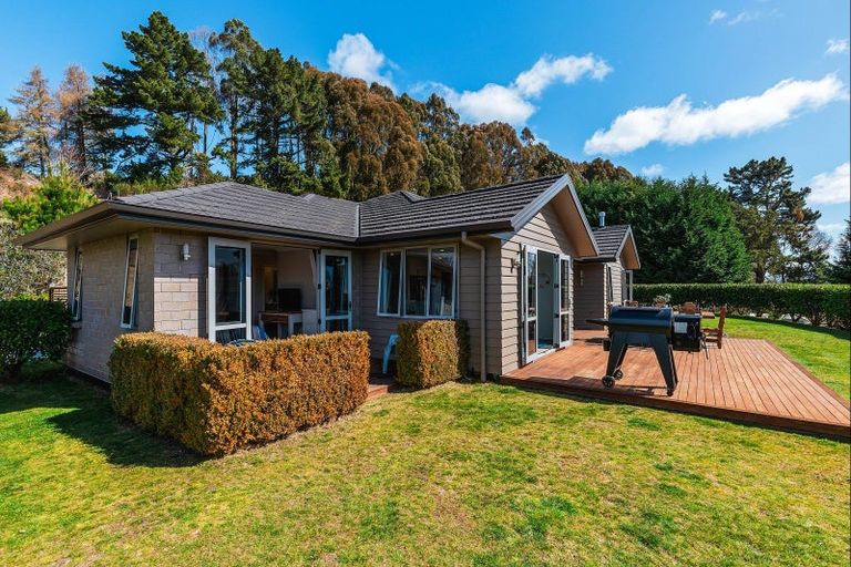 Photo of property in 90 Dalmore Way, Acacia Bay, Taupo, 3385