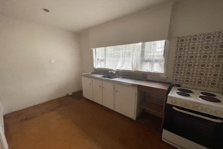 Photo of property in 2 Donovan Avenue, Massey, Auckland, 0614