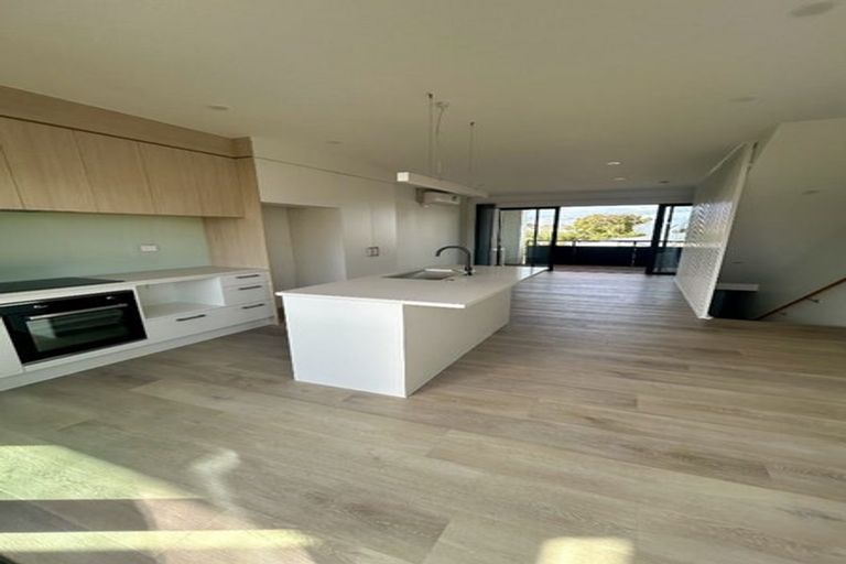 Photo of property in 15 Tiraumea Drive, Pakuranga, Auckland, 2010