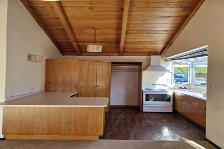 Photo of property in 2/2 Tiverton Crescent, Whalers Gate, New Plymouth, 4310