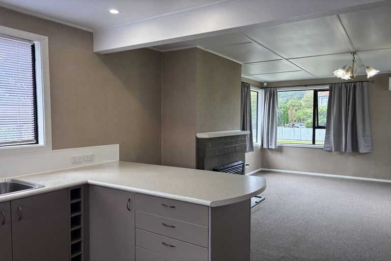 Photo of property in 49 Molesworth Street, Taita, Lower Hutt, 5011