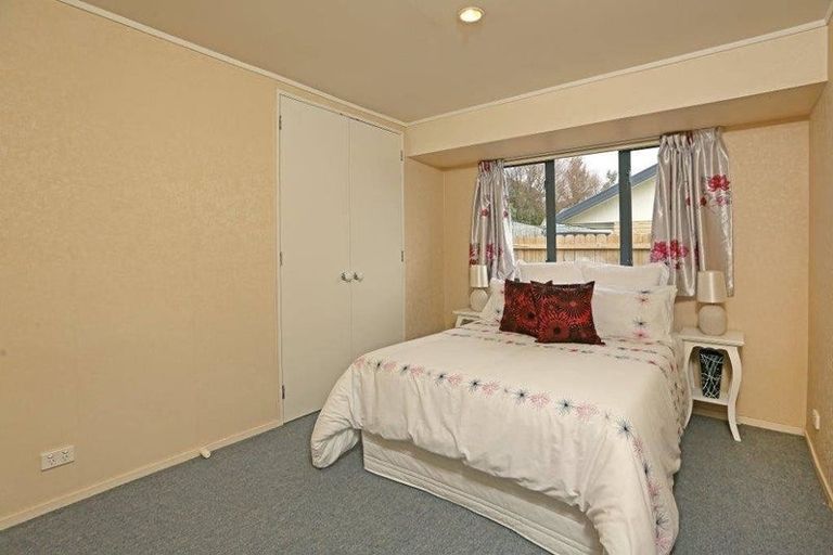 Photo of property in 106 Kingdale Road, Henderson, Auckland, 0610
