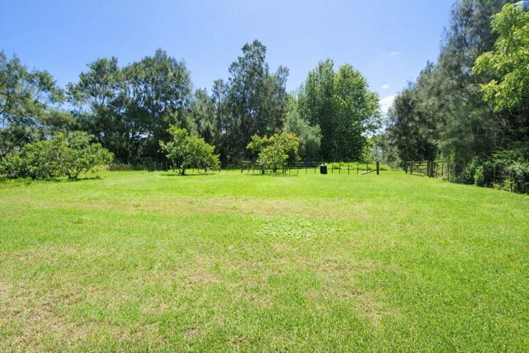 Photo of property in 14 Lyon Road, Waimauku, 0883