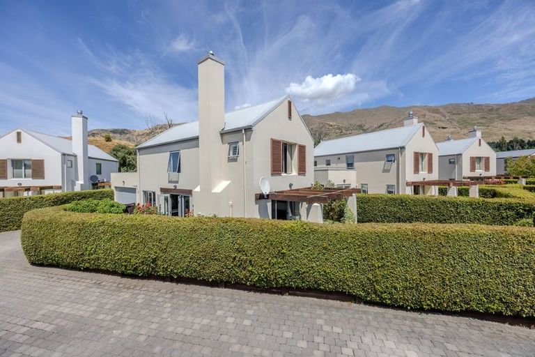 Photo of property in 9 Meadowbrook Place, Wanaka, 9305