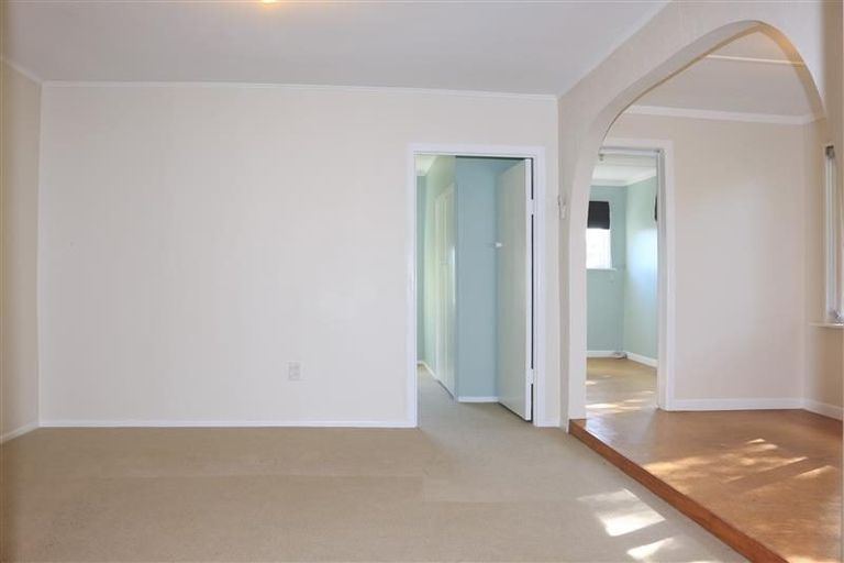 Photo of property in 41 Derwent Crescent, Titirangi, Auckland, 0604