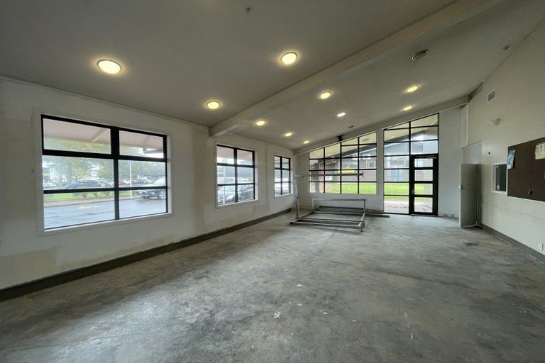 Photo of property in 12 Oma Hoiho Place, Westgate, Auckland, 0614