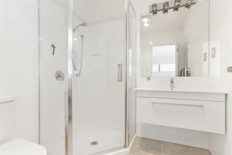 Photo of property in 6 Dida Park Drive, Kumeu, 0810