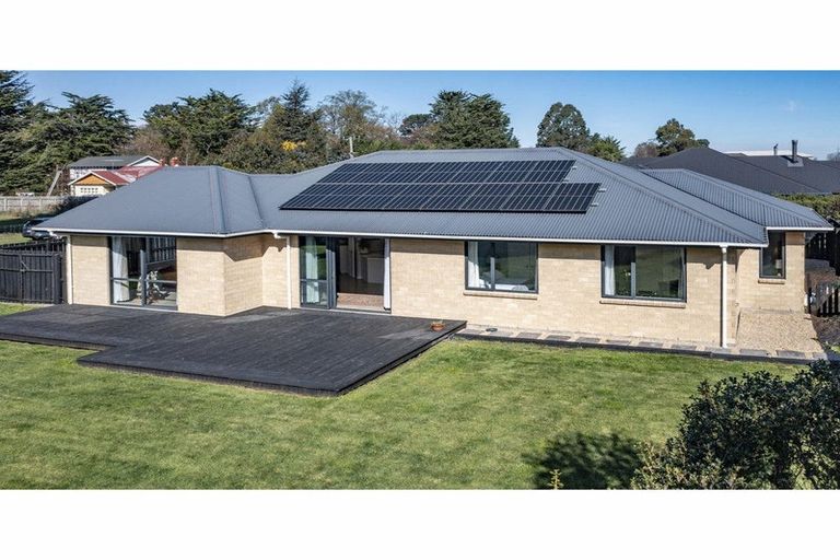 Photo of property in 107 High Street, Oxford, 7430