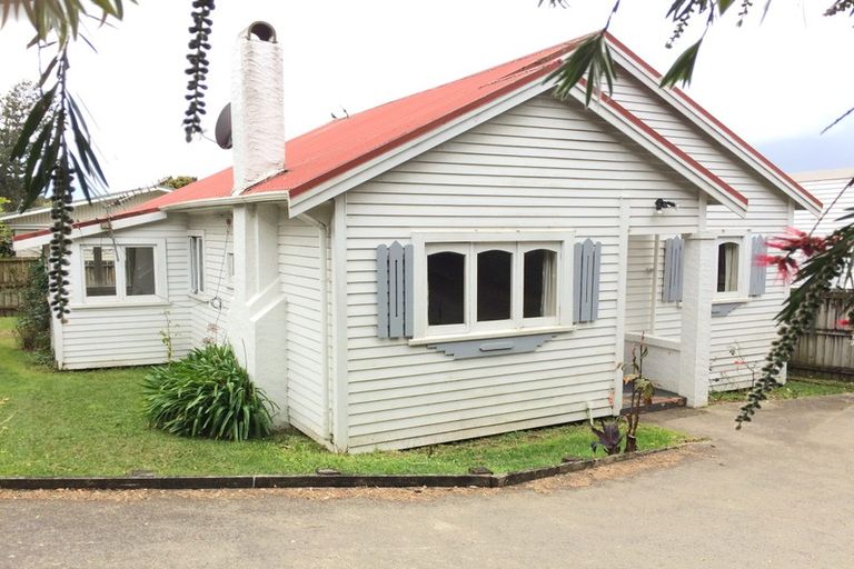 Photo of property in 3215 Great North Road, New Lynn, Auckland, 0600