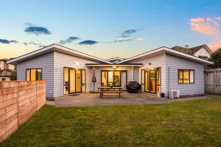 Photo of property in 26 Navigation Drive, Whitby, Porirua, 5024