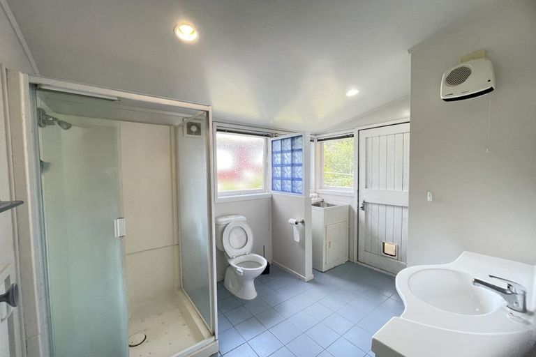 Photo of property in 1 Anakiwa Place, Milford, Auckland, 0620