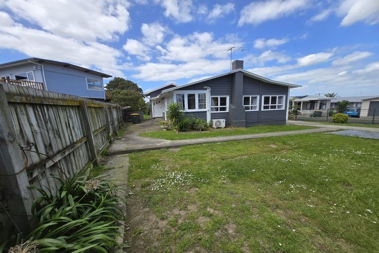 Photo of property in 40 Evans Road, Weymouth, Auckland, 2103